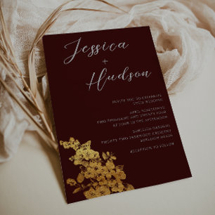 Luxe Elegantie: Bourgogne & Goud Bloemen Bruiloft Kaart