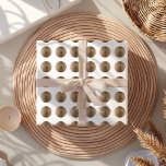 Luxe Faux Gold Polka Dot Patroon Inpakpapier Vel<br><div class="desc">Met een luxe faux gouden polka dot patroon op een ongerepte witte achtergrond,  is dit ontwerp perfect voor elke gelegenheid. Ideaal voor bruiloften,  vrijgezellenfeesten,  jubilea en verjaardagen,  het voegt een elegante touch toe aan uw feesten.</div>