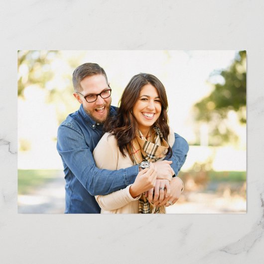 Luxe Gold Calligrafie 2 foto's sparen de datum Folie Uitnodiging (Achterkant)