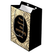 Luxe Goud en Zwart Gepersonaliseerde 65e Verjaarda Medium Cadeauzakje (Voorkant Gekanteld)