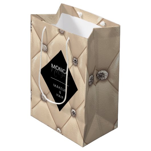 Luxe goud tufted monogram product medium cadeauzakje (Voorkant Gekanteld)