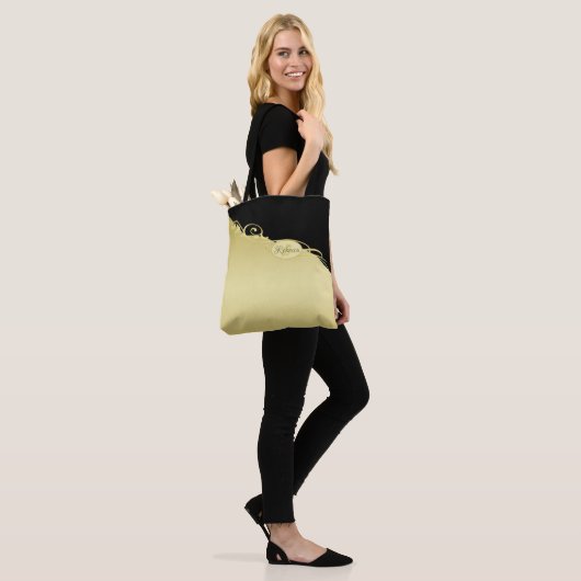 Luxe gouddecoratief op goud en zwart, Monogram, Tote Bag (Op model)