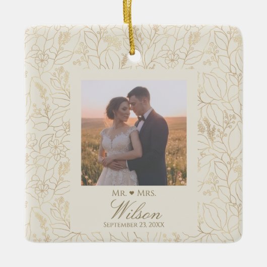 Luxe Gouden Bloem Bruiloftspatroon Keramisch Ornament (Voorkant)