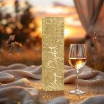 Luxe gouden kamp bruid wijn geschenkdoos<br><div class="desc">Verhoog uw vrijgezellenweekend of vrijgezellenfeest met deze luxe gouden Camp Bride-wijngeschenkdoos. Met een glinsterende gouden textuur en elegante script personalisatie, deze doos is perfect voor het schenken van wijn of champagne aan de bruid-to-be of haar bruidsfeest. Het chique en verfijnde ontwerp voegt een vleugje glamour toe aan elk bruidsfeest of...</div>