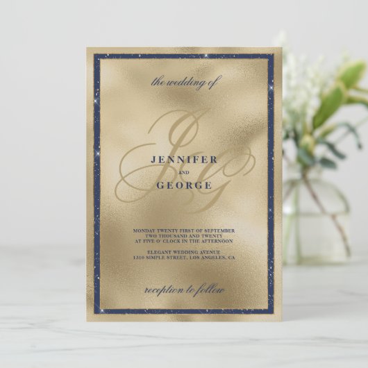 Luxe gouden marineblauw monogram initialen Huwelij Kaart (Staand voorkant)
