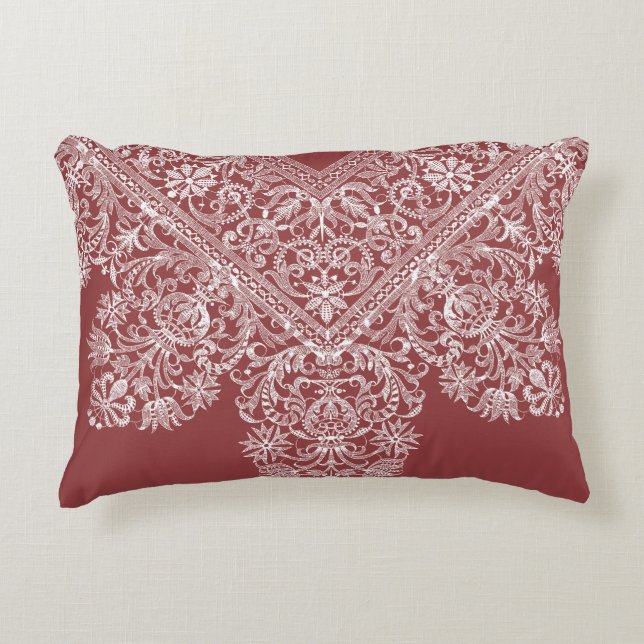Luxe Italiaans kanten patroon wit op stoffig rood Accent Kussen (Voorkant)