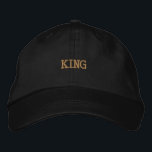 Luxe KING Verstelbare Zwarte Hoofdband voor Mannen Geborduurde Pet<br><div class="desc">Introductie van onze Zwarte KING Gedrukte Naam/Tekst Geborduurde Petten Mutsen. Een koning is een titel die wordt gegeven aan een mannelijke monarch die het hoogste gezag en de macht heeft over een koninkrijk of een soevereine staat. De positie van een koning is vaak erfelijk, doorgegeven door generaties binnen een koninklijke...</div>