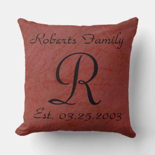 Luxe kussen met op maat gemaakte monogram