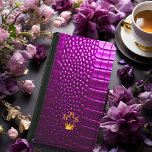 Luxe levendige Paarse nep krokodil<br><div class="desc">Luxe Vivid Paarse Faux Crocodile Samsung Wallet - Gepersonaliseerde Monogram Beleef luxe en elegantie met onze Vivid Paarse Faux Crocodile Samsung Wallet, gemaakt voor degenen die stijl en functionaliteit waarderen. Deze prachtige portemonnee heeft een levendig paarse faux crocodile-ontwerp, waardoor een gedurfde mode wordt uitgesproken en uw apparaat superieur wordt beschermd....</div>