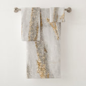 Luxe Marble Gold Strokes wit en grijs Bad Handdoek (Insitu)