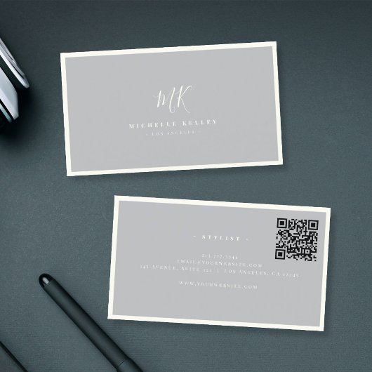 Luxe minimale monogram grijze Ivory Chic QR-code Visitekaartje