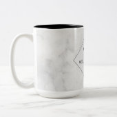 Luxe minimalistische witte marmer Chic Monogram Tweekleurige Koffiemok (Links)