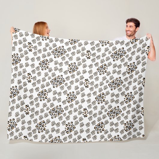 Luxe modern animalprint be brave girl fleece deken (In situ)