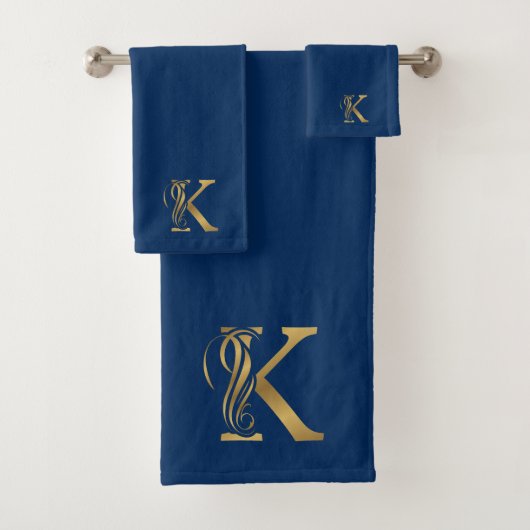 Luxe monogram gouden letter K op blauw Bad Handdoek (Insitu)