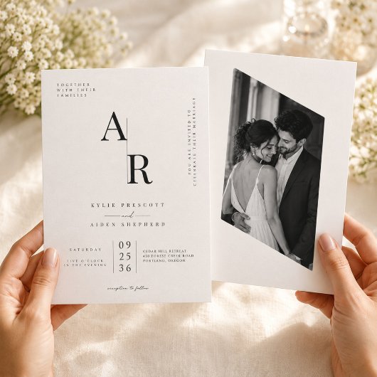 Luxe Monogram Huwelijksuitnodiging Template. Kaart