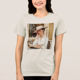 Luxe opaalachtig cafe portret van een vrouw T-shir Tri-Blend Shirt