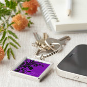 Luxe Paarse Bloemen Swirls Sleutelhanger (Zijkant)