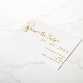 Luxe Romantische Bloeiende Trouwdag Sla de Datum O Folie Uitnodiging (Gedraaid)