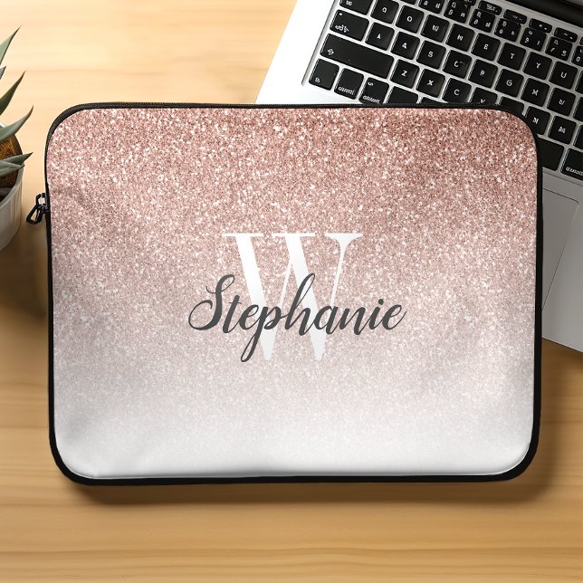 Luxe Roos Gold Ombre Faux Glitter Monogram Laptop Sleeve (Creator heeft geüpload)