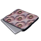 Luxe Roze Daisies Laptop Hoesje Sleeve (Voorkant onderkant)