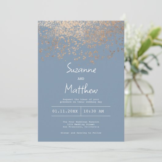 Luxe stoffige blauw roos gouden confetti bruiloft kaart (Staand voorkant)