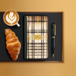Luxe Taupe en Gold Plaid<br><div class="desc">Elegante Taupe en Gold Plaid Monogrammed Wallet Case - Wexford Collectie Geniet van de perfecte mix van luxe en functionaliteit met onze stijlvolle en klassieke taupe en gold plaid monogrammed wallet case van het Wexford Collectie. Dit uitzonderlijke accessoire is gemaakt voor de geavanceerde persoon die high-end design en superieure kwaliteit...</div>