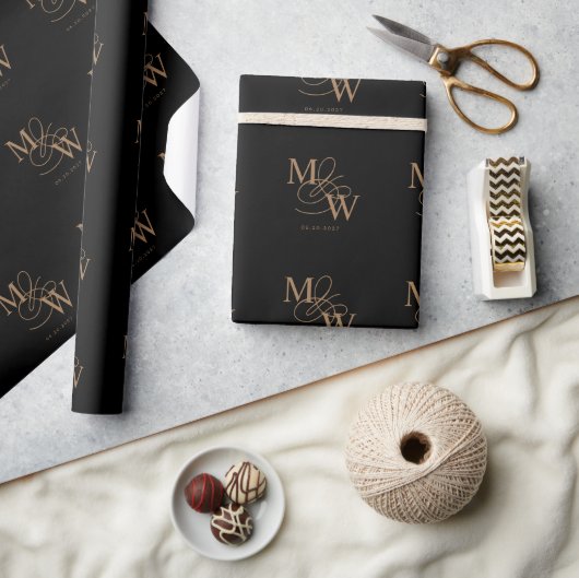 Luxe Typografie Bruiloft Monogram Cadeaupapier (Crafts)