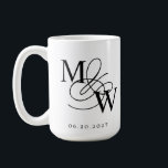 Luxe Typografie Bruiloft Monogram Koffiemok<br><div class="desc">Ons "Luxurious Typography" collectie is voorzien van een prachtig aangepast kalligrafie script met voldoende wervelingen in faux folie van verschillende kleuren, samen met bijpassende dubbele folie rand. Al uw script voor de aanpassing is in elegant serif lettertype. U kunt ervoor kiezen om faux folie kleuren te mixen en matchen voor...</div>