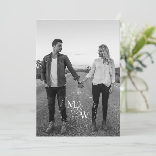 Luxe Typografie Bruiloft Save the Date Aankondiging (Staand voorkant)