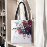 Luxe Waterverf Bourgogne Bloemen met Naam Tote Bag<br><div class="desc">Een geweldig cadeau-idee voor bruidsmeisjes of andere leden van uw bruiloft,  dit ontwerp is voorzien van een luxe waterverf boeket van donkere bloemen in bordeaux,  aubergine paarse,  diep roos,  roze,  beige,  blauwgroen en groen. Een tekst sjabloon is inbegrepen voor u om te personaliseren met een naam.</div>