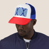 Luxe wit-blauw, Turks ornament. Trucker Pet (In situ)