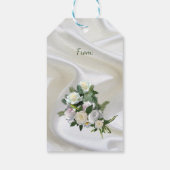 Luxe, witte, vloeiende zijde en witte rozen. cadeaulabel (Achterkant)