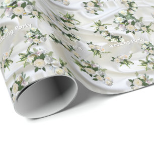 Luxe, witte, vloeiende zijde en witte rozen. cadeaupapier