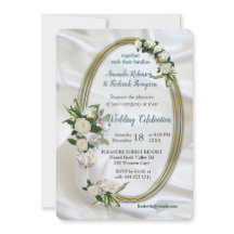 Luxe, witte, vloeiende zijde en witte rozen.