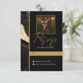 Luxe zwart en goud marmeren foto bruiloft RSVP kaartje (Staand voorkant)