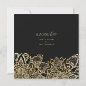 Luxe zwart goud script bloemenmandala bruiloft kaart (Achterkant)