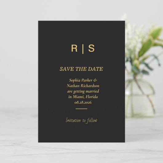 Luxe Zwart Gouden Monogram Save The Date Kaart (Staand voorkant)