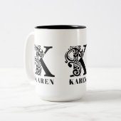 Luxe zwart Monogram Letter K Aangepaste naam Tweekleurige Koffiemok (Voorkant links)