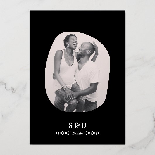 Luxe Zwart & Wit Huwelijk Chic Artistiek Paar Folie Uitnodiging (Achterkant)