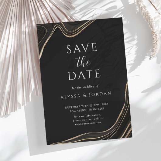 Luxe zwarte marmeren achtergrond met gouden voerin kaart