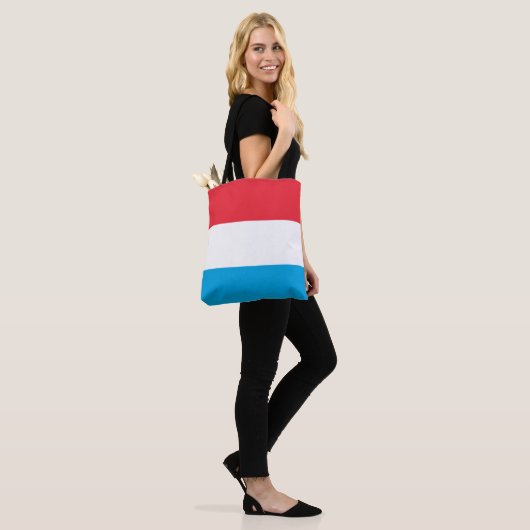 Luxemburgse vlag tote bag (Op model)