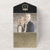 Luxueus gouden glitters en zwarte trouw all in one uitnodiging (Buitenkant)