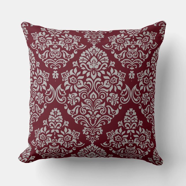 Luxurieus Damask Patroon op Rich en Deep Burgundy Kussen (Voorkant)
