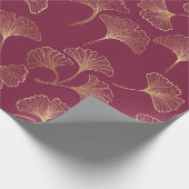 Luxurious Gold Ginkgo Leaves on Deep Burgundy (1) Cadeaupapier (Hoek)