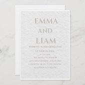 Luxury Beige & Gold Wedding Invitation | Elegant M Kaart (Voorkant / Achterkant)