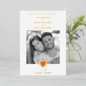 Luxury Chic Red & Gold Heart Photo Couple Wedding Folie Uitnodiging (Staand Voorkant)