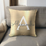 Luxury Gold Brushed Metal Monogram Name Initiaal Kussen<br><div class="desc">Luxury Gold Foil bored Metal Monogram Name and Initiaal Pillow. De kussen maken het perfecte cadeau voor iemand die haar kamer in stijl versiert.</div>