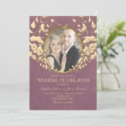 Luxury Gold en Paarse huwelijksuitnodiging Kaart (Staand voorkant)