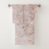 Luxury Light Roze Marble Monogrammed Bad Handdoek (Insitu)
