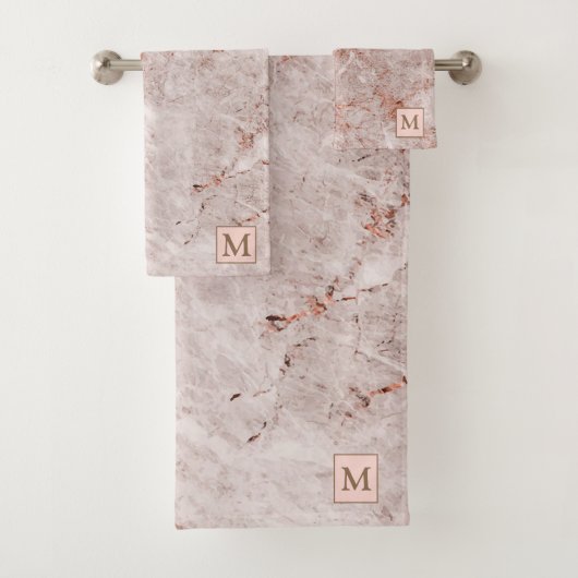 Luxury Light Roze Marble Monogrammed Bad Handdoek (Insitu)